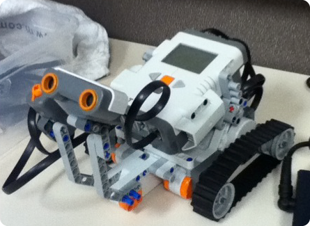 Lego(R) Mindstorms(R) robot Lego(R) Mindstorms(R) robot